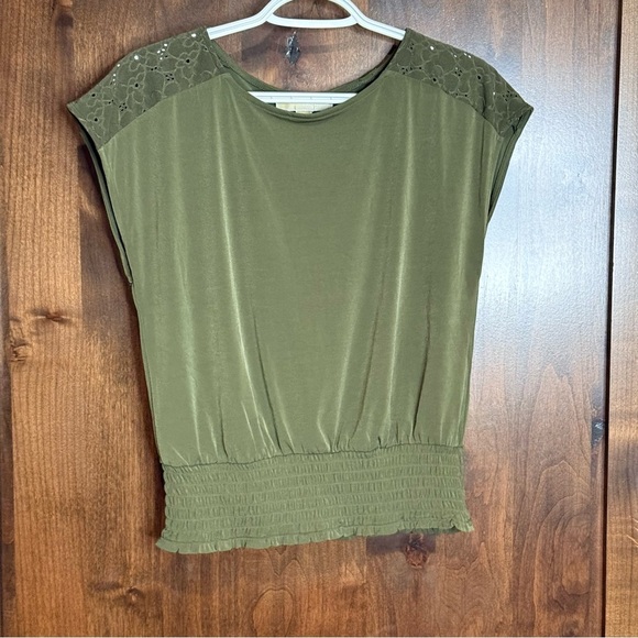 Michael Kors Green Smocked Cap Sleeve Blouse Womens Small - Picture 2 of 8